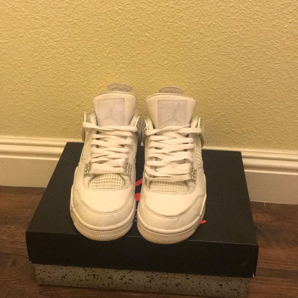 Air Jordan 4 retro size (8 us mens)